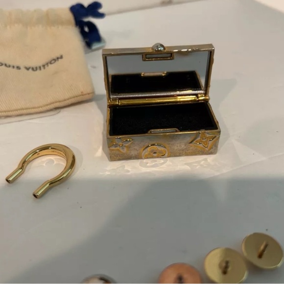 Louis Vuitton Berg Stud Ring - Picture 6 of 16